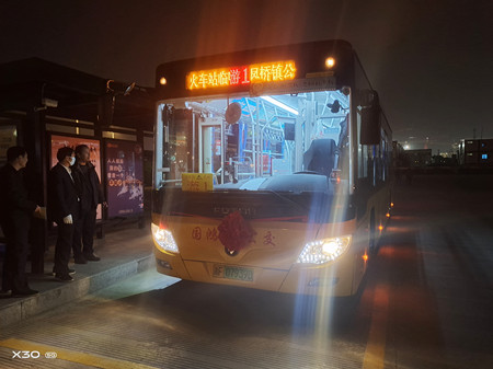 游1路開(kāi)夜班車1_副本.jpg