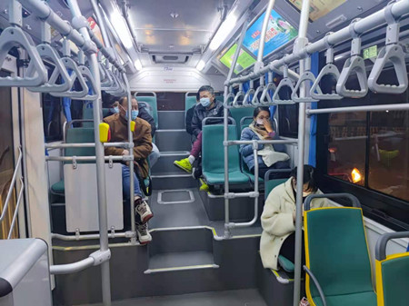 游1路開(kāi)夜班車2（馮岑）_副本.jpg